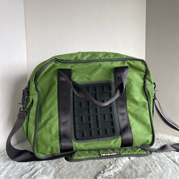Puma Green Messenger Large Bag with Black and Yellow Accents - Picture 6 of 17